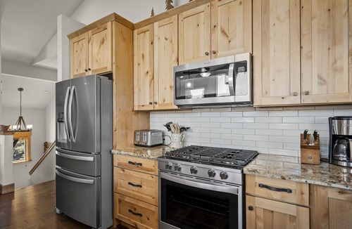 Truckee House | Mountain Getaway | 3 King Beds, AC & Clubhouse Access | 3-min walk to Trails