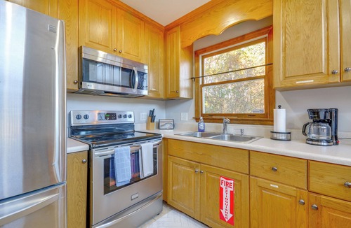 Callaway Cabin | Mountain-View Blue Ridge Cabin Getaway w/Fire Pit
