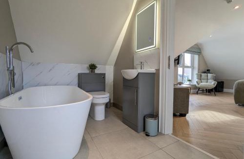 Newcastle Hotel | Mountain View Rooms
