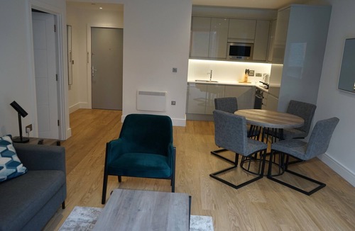 Gay Village Apartment | New* Luxury 1 King Bed Apartment- Birmingham City Centre