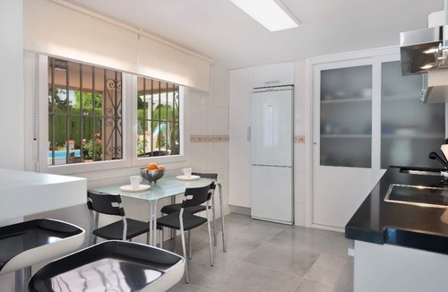 Barrio de la Vega Villa | NEW LUXURY VILLA C&C. PRIVATE POOL, GARDEN AND BARBECUE.