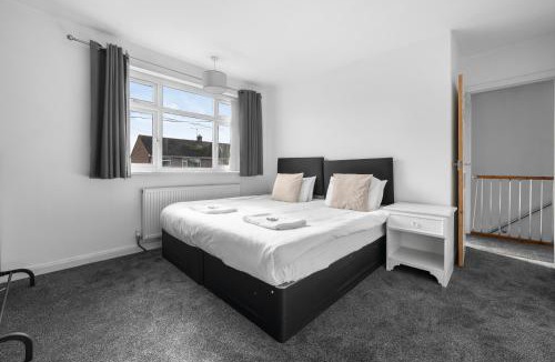 Weston on Trent House | NEW! Spacious 3BR With Private Parking