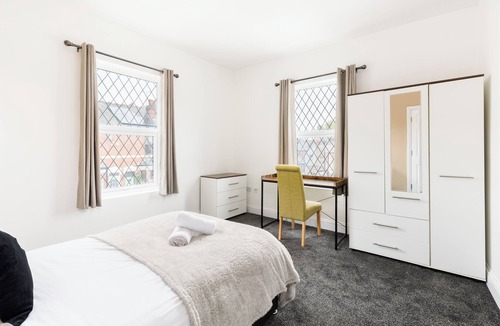 Coventry Bed & Breakfast | NEW! Spacious 7BR House with Free Parking and WIFI