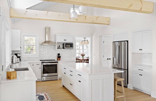 West Tisbury House | New Waterfront Home, Secluded on Private Road w Pvt Beach, only 10min to town