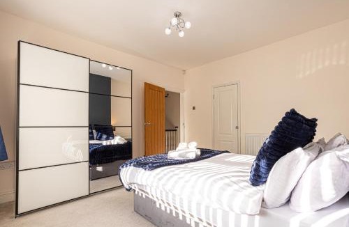 Bilston House | Newly Refurbed 5 Bed House for Contractors, Families & Relocation- Cosely Wolverhampton