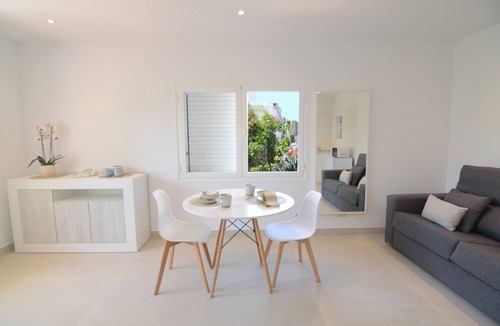Cap Martinet Apartment | Nice and quiet apartments located 100 meters from the beach