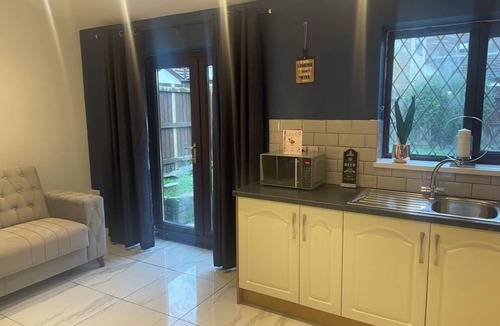 Morriston House | Nightly weekly or monthly stays. Great for family getaways Mumbles 10 min dri
