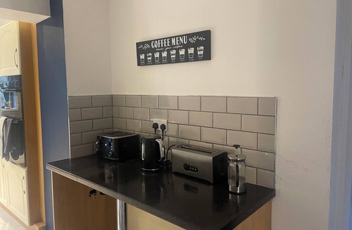 Morriston House | Nightly weekly or monthly stays. Great for family getaways Mumbles 10 min dri