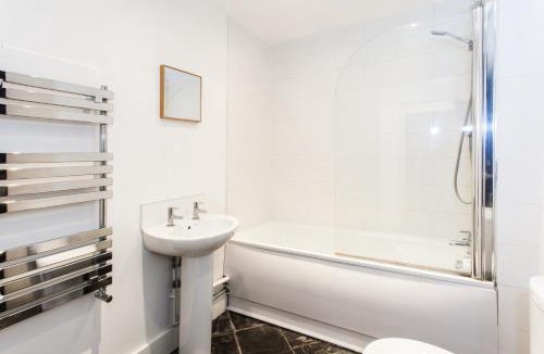 Clifton House | No 2 Georgian Shared House - By Clifton Short Lets