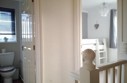 Tycroes House | Noglas