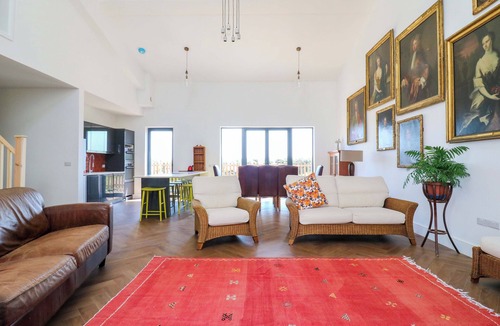 Waddesdon House | NUMBER 3 THE BARN HOUSE, pet friendly, with a garden in Woodham