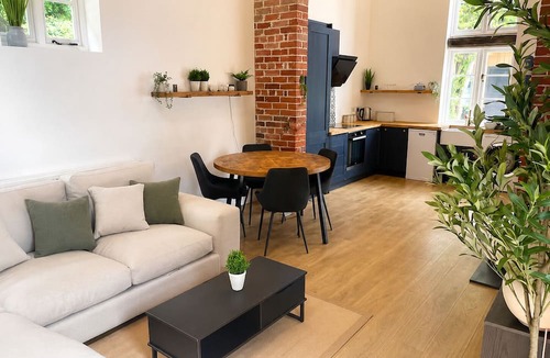 Hanmer House | Oak Barn | 2-Bed Barn Conversion | Sleeps 4