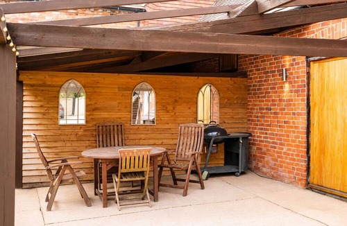 Hanmer House | Oak Barn | 2-Bed Barn Conversion | Sleeps 4