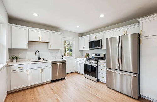 Silver Spring House | Oak House: Luxury Home in Silver Spring, Takoma Park; Close to DC, 4-Car Parking