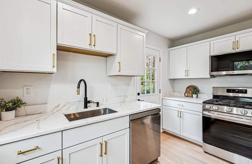 Silver Spring House | Oak House: Luxury Home in Silver Spring, Takoma Park; Close to DC, 4-Car Parking