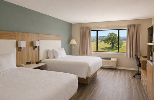 Plymouth Hotel | Oak Ridge Inn