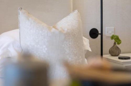 Saundersfoot House | Oaktree Lodge - Luxury Cottage, Hot Tub, Sea Views
