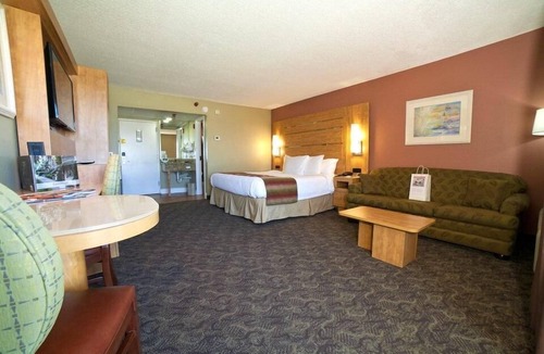 Tybee Island Hotel | Oceanfront Room w/Private Balcony, WiFi, and Incredible Coastline Views