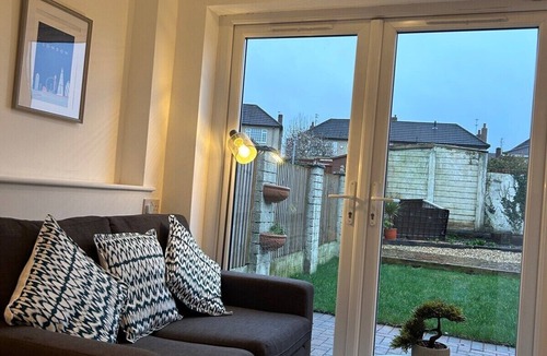 Mangotsfield Apartment | October Discount - Long Stay - Contractors
