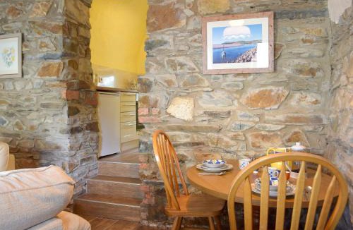 Dinas Cross House | Old Chapel Cottage - Dinas Country Club