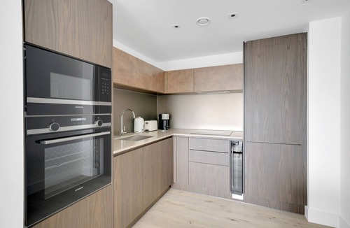 Vauxhall Apartment | Open plan Vauxhall 1BR, modern, by Blueground