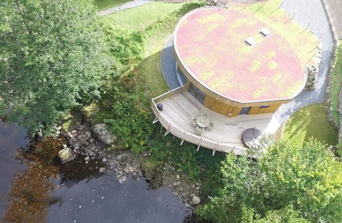 Killin Villa | Otters Holt Circular Riverside Retreat with Hot Tub
