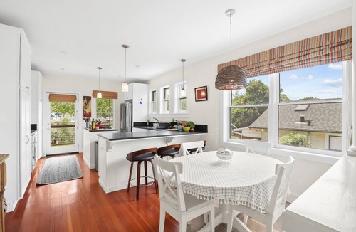 Alta Heights House | Oxbow top floor duplex with large enclosed yard