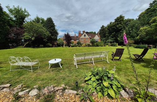Bromsgrove House | Paddock View on the hill at Historic Fairfield Court