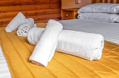 Pentrefelin Resort | Pantglas Hall Lodges