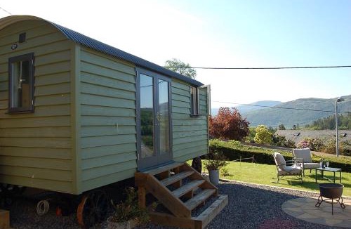 Dolgellau House | Paradwys with Shepherds Hut, Sauna and Hot tub
