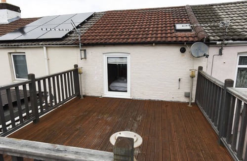 Gosport Apartment | Parkside Haven | 2BR w/Off-Road Parking