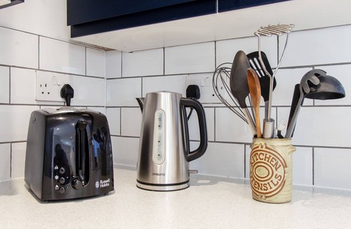 Histon House | Pass the Keys | 19th Century Barn with Free Parking
