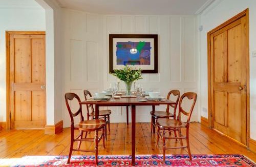Cambridge House | Pass the Keys Charming Cottage in the City Centre Free Parking