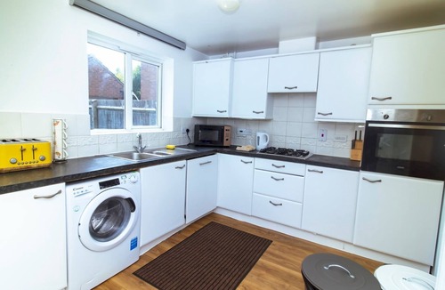 Hatfield House | Pass the Keys | Spacious 4-Bedroom Home | Prime Hatfield Location