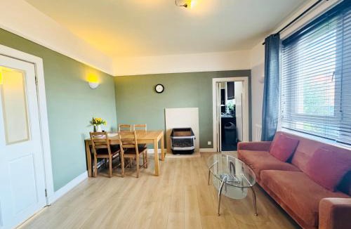 Leith Apartment | Peaceful Central Accessible Home with Great Amenities& Free Parking