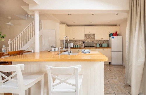 Cambridge House | Peaceful Oasis 3-Bed Home Amidst Lush Gardens