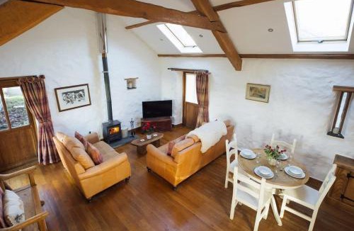 Haverfordwest House | Peaceful Pembrokeshire Farm Cottage with Hot Tub