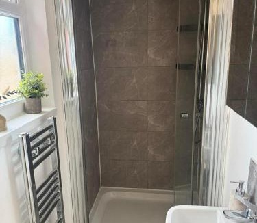 Watford House | Peaceful Room with private bathroom in the Centre