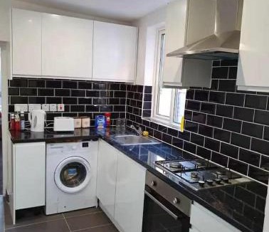 Watford House | Peaceful Room with private bathroom in the Centre