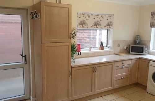 Bridgend Ski Chalet | Peaceful Secluded One Bedroom Chalet – Sleeps 4, Large Garden, Pets Welcome