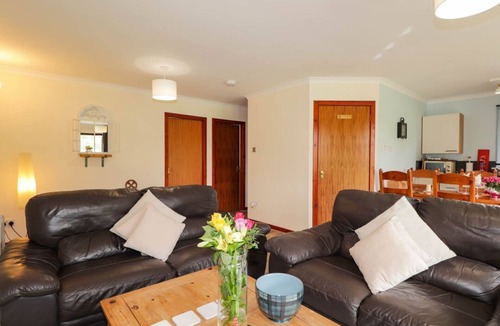 Strathpeffer Cabin | Pebbles Cottage, Strathpeffer