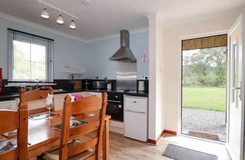 Strathpeffer Cabin | Pebbles Cottage, Strathpeffer