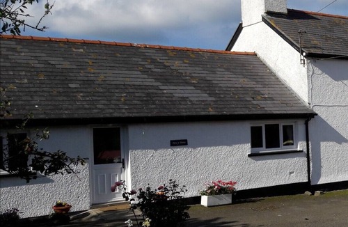 Llanon Cottage | Pen y Banc,peaceful & relaxing, coastal walks, beaches, near Aberaeron/New Quay