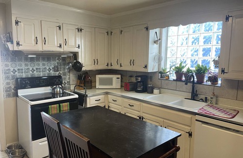 The Nations House | Pet-Friendly Backyard Oasis in the Nations