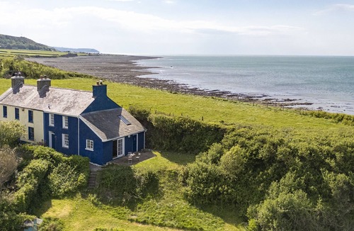 Aberaeron Cottage | Pet friendly coastal gem with direct beach access