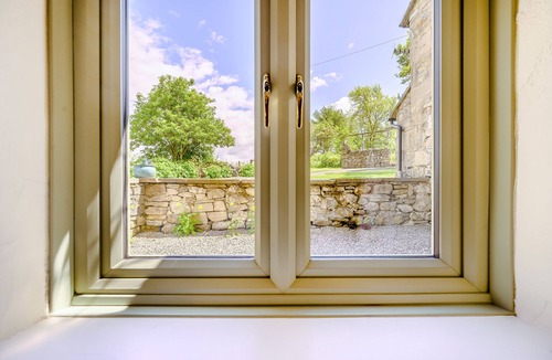 Carnforth Cottage | PICKLE BARN, family friendly, with a garden in Kirkby Lonsdale