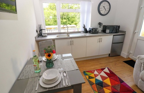 Wiseman's Bridge Cottage | Pinecroft Annex