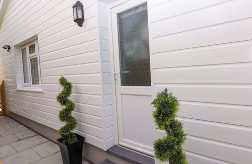 Wiseman's Bridge Cottage | Pinecroft Annex