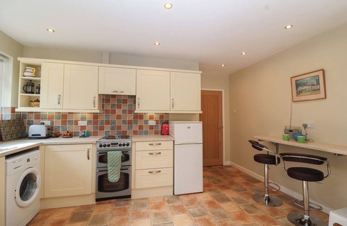 Sandford Cottage | PINESIDE, pet friendly, with a garden in Sandford, Dorset