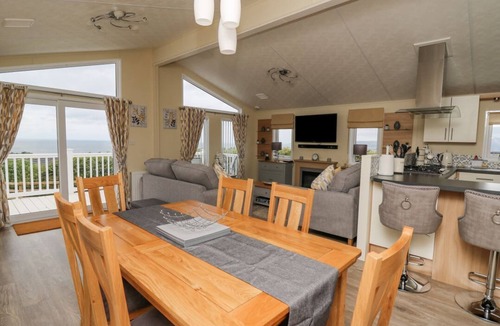 Borth Cabin | Platinum Lodge in Borth, Wales